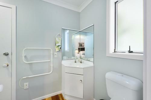 Lakeside Living - Lake Rotorua Holiday Home