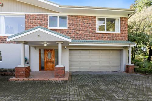 Mansion Moncur - Rotorua Holiday Home