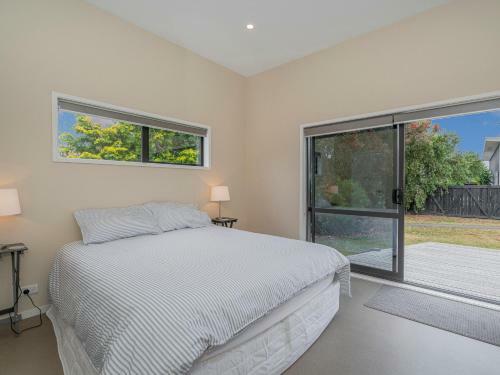 Seas The Day - Matarangi Holiday Home