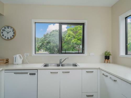Seas The Day - Matarangi Holiday Home