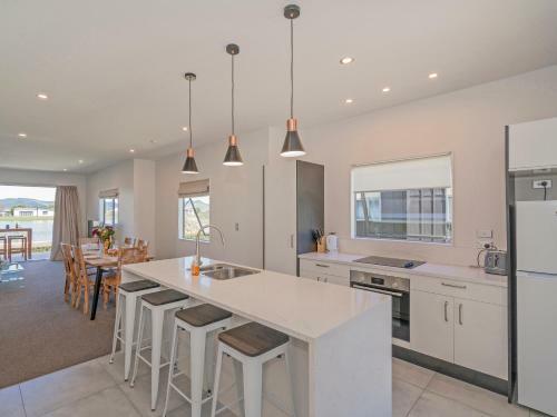 Warm Nest - Matarangi Holiday Home
