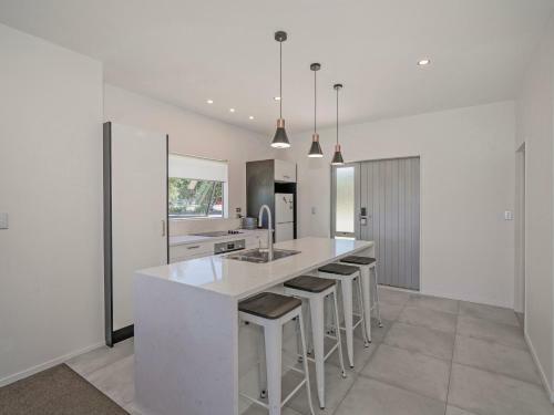 Warm Nest - Matarangi Holiday Home