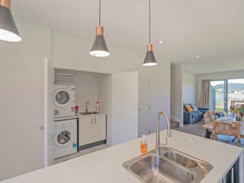 Warm Nest - Matarangi Holiday Home