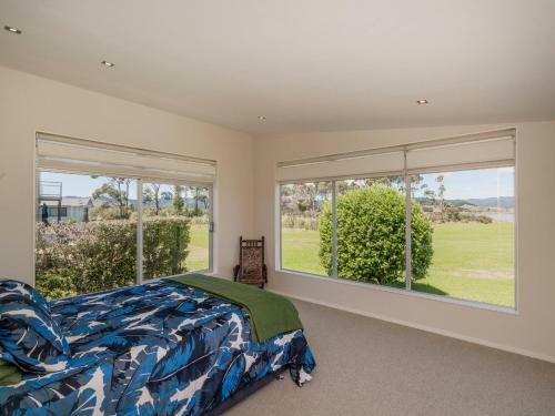 Harbourside Haven - Matarangi Holiday Home