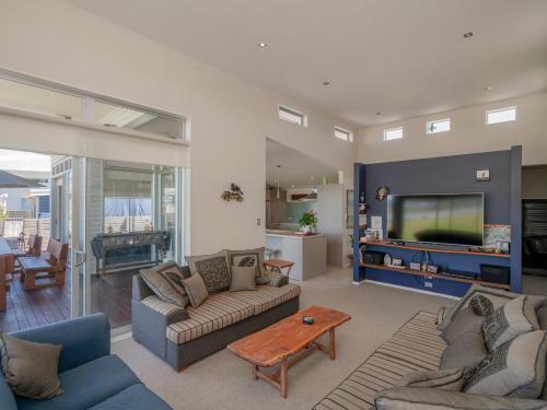Harbourside Haven - Matarangi Holiday Home