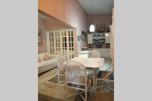 Apartamento Departamento Bonito Y Amplio Super Ubicado