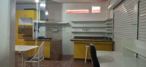Apartamento Departamento Cerca de Civac Con Cocina Amarilla