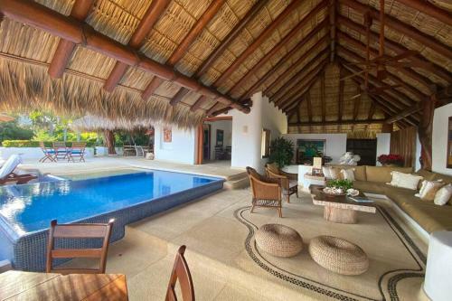 Private Luxury Home With Two Pools And Ocean Views
