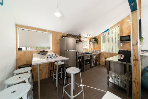 16 Guests In Cbd. No Hills. No Taxis. Unique!
