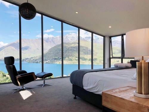 Luxury Lakeside Home With Remarkable View