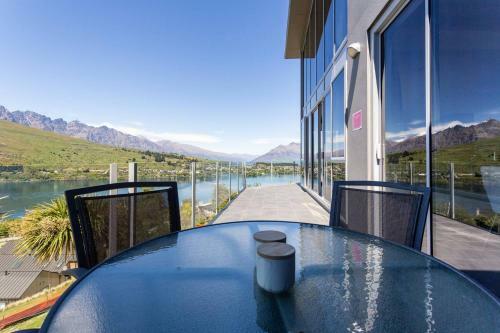 Luxury Lakeside Home With Remarkable View