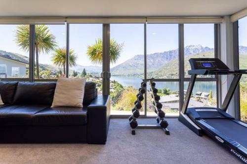 Luxury Lakeside Home With Remarkable View