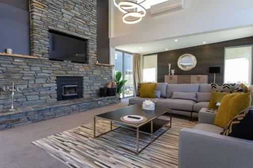 Luxury Lakeside Home With Remarkable View