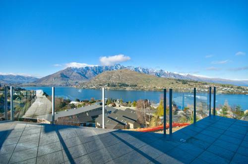 Luxury Lakeside Home With Remarkable View
