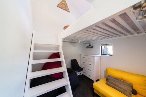 Modern Family Home Cbd 1 Min Walk