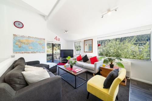Modern Family Home Cbd 1 Min Walk