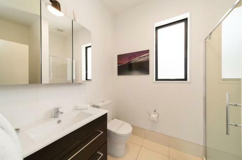 'lakelife' Lake Front Apartment