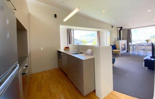 Tekau - Modern Holiday Apartment With Lakeview