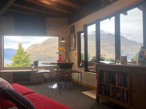 Crows Nest - Queenstown Holiday Home