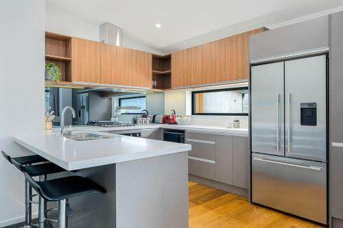 Bright, Modern, Plush - Brand New Townhouse