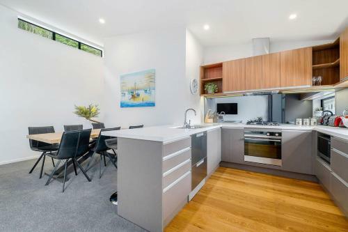 Bright, Modern, Plush - Brand New Townhouse