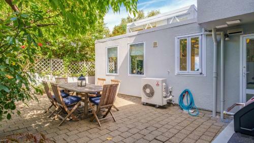 ?taahua - New Property! - 10 Min Walk To Town