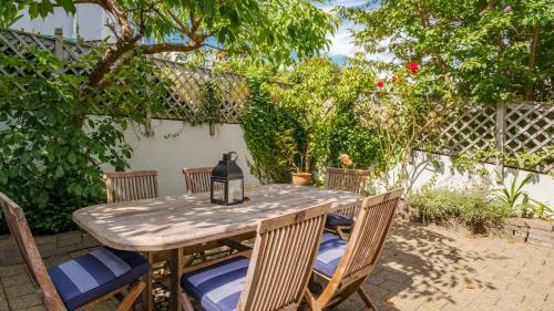 ?taahua - New Property! - 10 Min Walk To Town