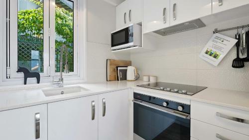 ?taahua - New Property! - 10 Min Walk To Town