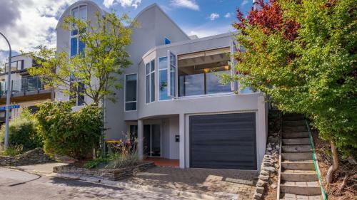 ?taahua - New Property! - 10 Min Walk To Town