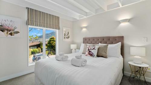 ?taahua - New Property! - 10 Min Walk To Town