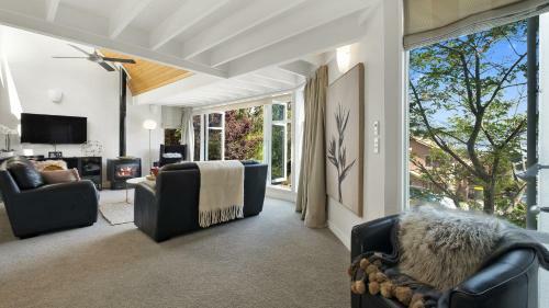 ?taahua - New Property! - 10 Min Walk To Town