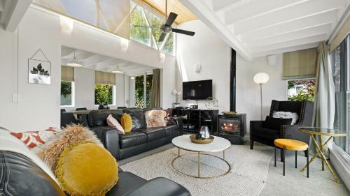?taahua - New Property! - 10 Min Walk To Town