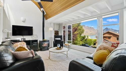 ?taahua - New Property! - 10 Min Walk To Town