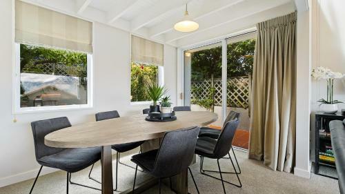 ?taahua - New Property! - 10 Min Walk To Town