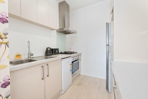 Brookside Gem - Modern 2 Bedroom Apartment