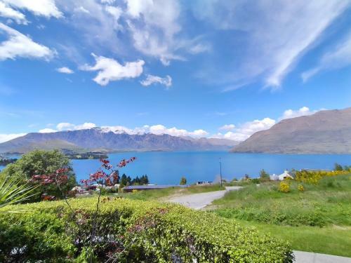 Belvedere Breath Taking Lake & Mountain Views