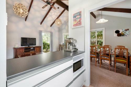 Central Peach - Queenstown Holiday Home