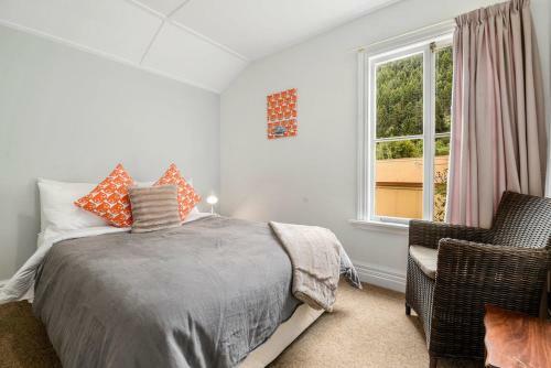 Central Peach - Queenstown Holiday Home