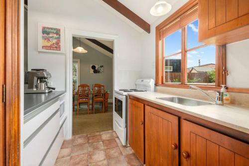 Central Peach - Queenstown Holiday Home