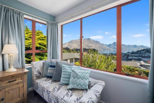 Magnificent Apartment With Great Views!