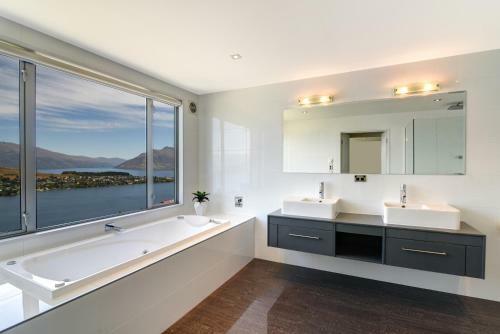Premium Holiday Home With Stunning Views And Spa