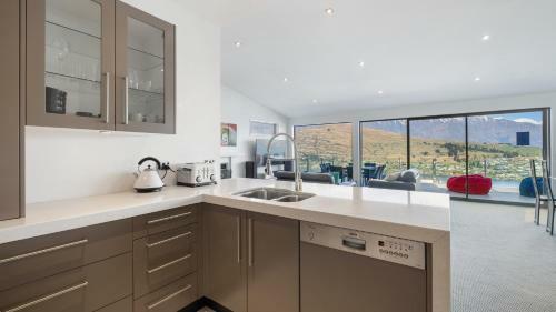 Premium Holiday Home With Stunning Views And Spa