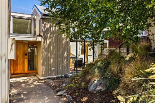 Sun-filled On Wakatipu - New Queenstown Listing