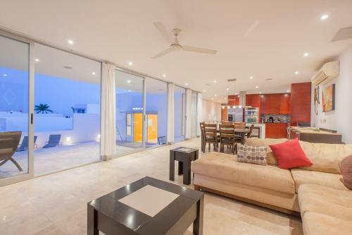 Panoramic Oceanview Home With Private Resort-style Pool