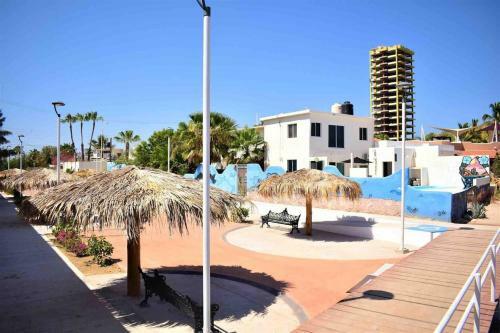 Beautiful Home 4br On Beach With Pool And Bbq