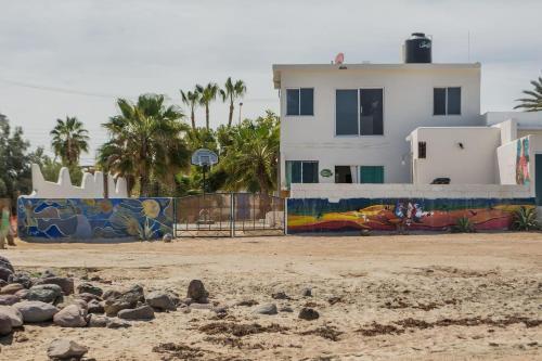 Beautiful Home 4br On Beach With Pool And Bbq