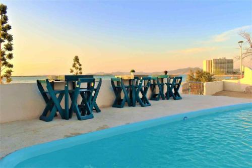 Beautiful Home 4br On Beach With Pool And Bbq