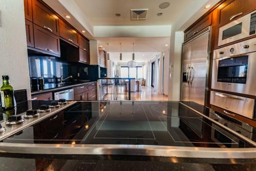 Apartamento Playa de La Paz - Luxury 2 Bedroom Condo Ocean Front