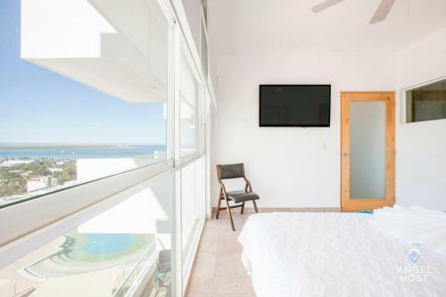 3rd Flr Condo With Spectacular Ocean View & Pool Onsite