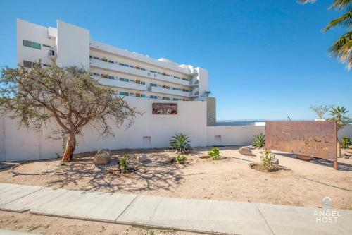 3rd Flr Condo With Spectacular Ocean View & Pool Onsite